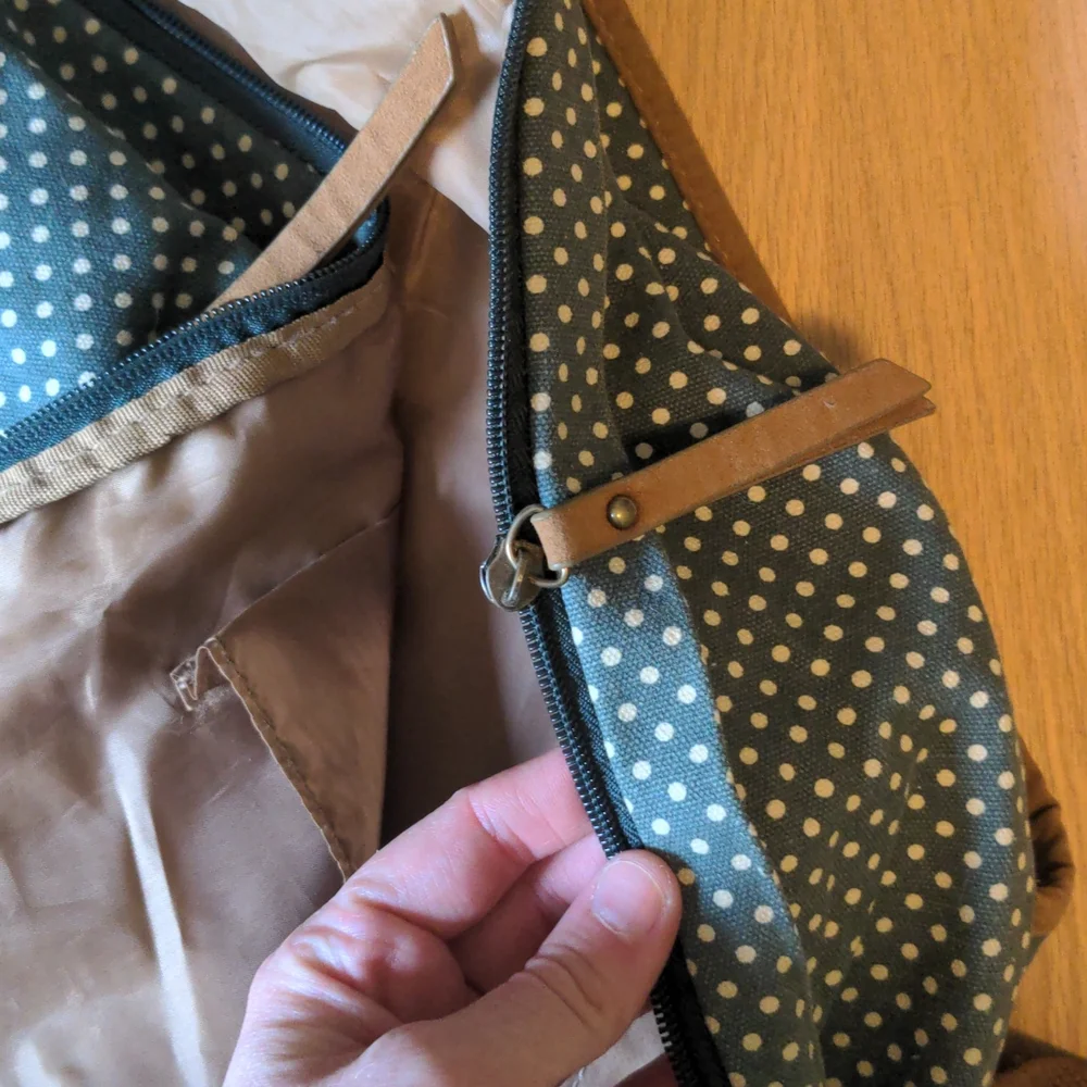 Simple Backpack - Picture 7 of 7